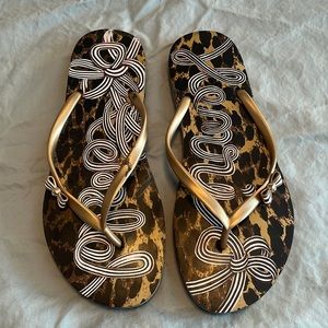 Hendri Bendel flip flops size 8